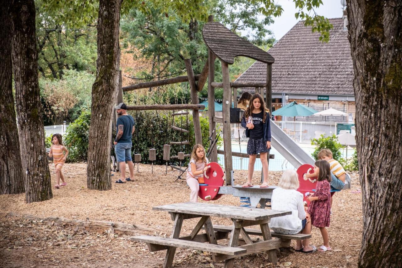 Campsite Huttopia Divonne-les-Bains